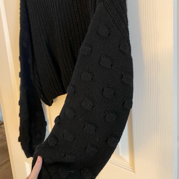 SOLD Vici Collection Black Cropped Sweater - Picture 5 of 6